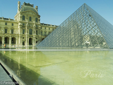 The Louvre, pyramide